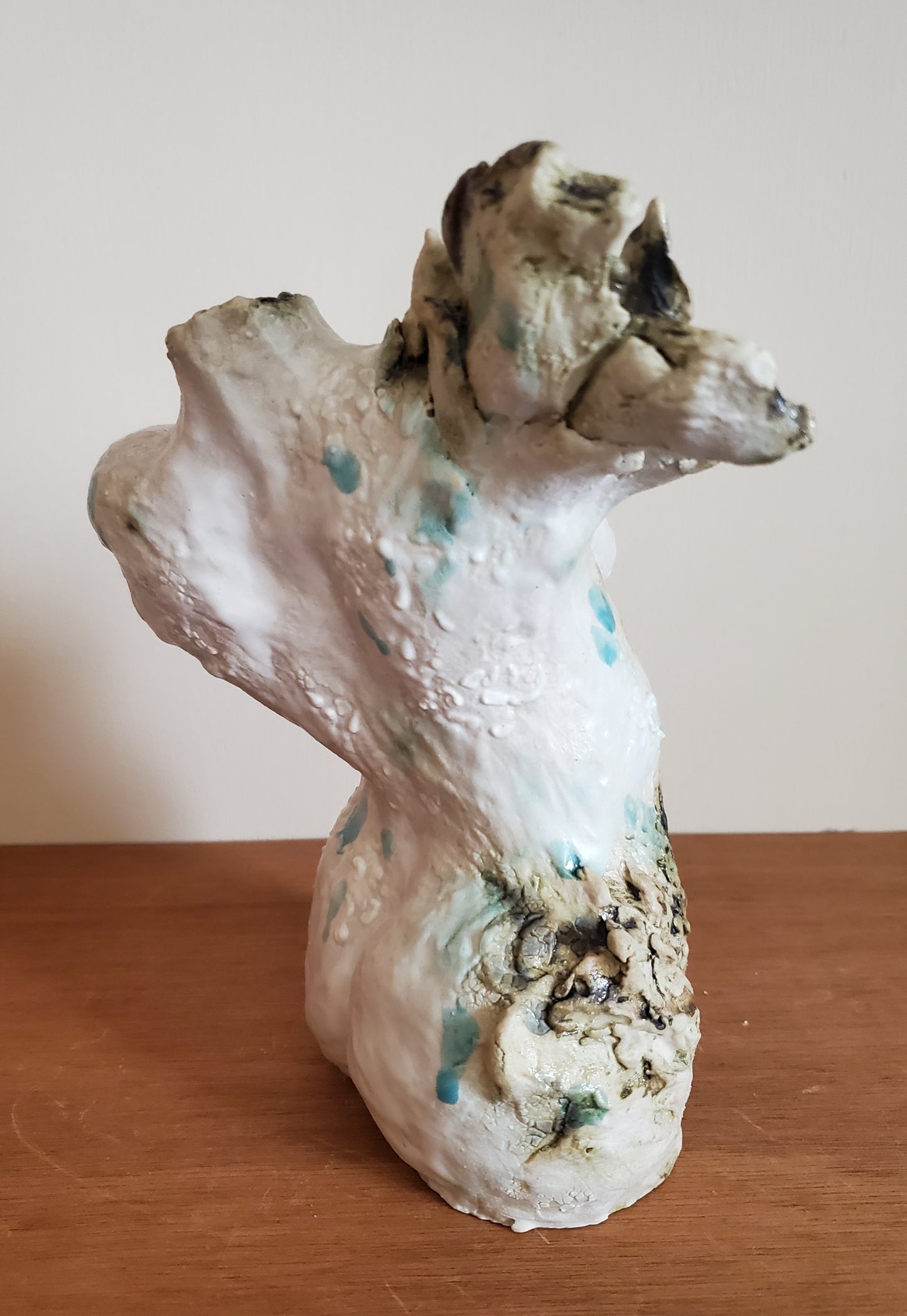 Ceramic sculpture, moving female buste